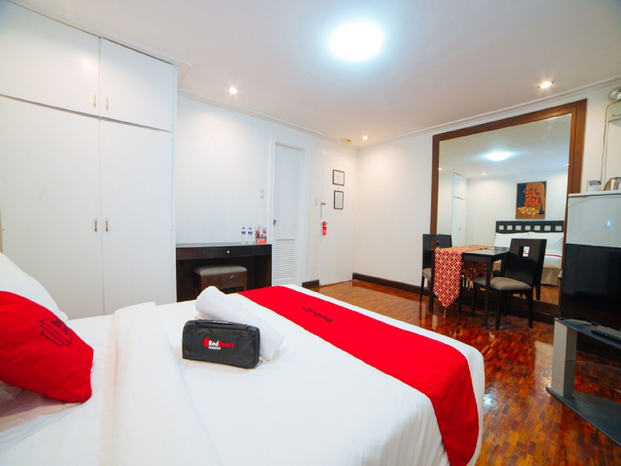 Reddoorz Premium Near Greenbelt Makati - Vaccinated Staff Makati City Kültér fotó